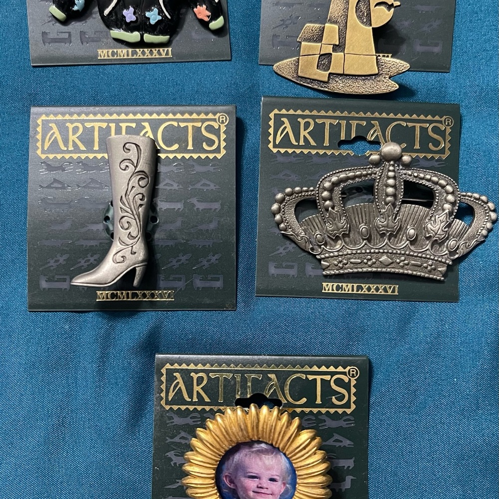 VINTAGE JEWELRY LOT OF 5 SIGNED JJ PINS - NEW OLD STOCK